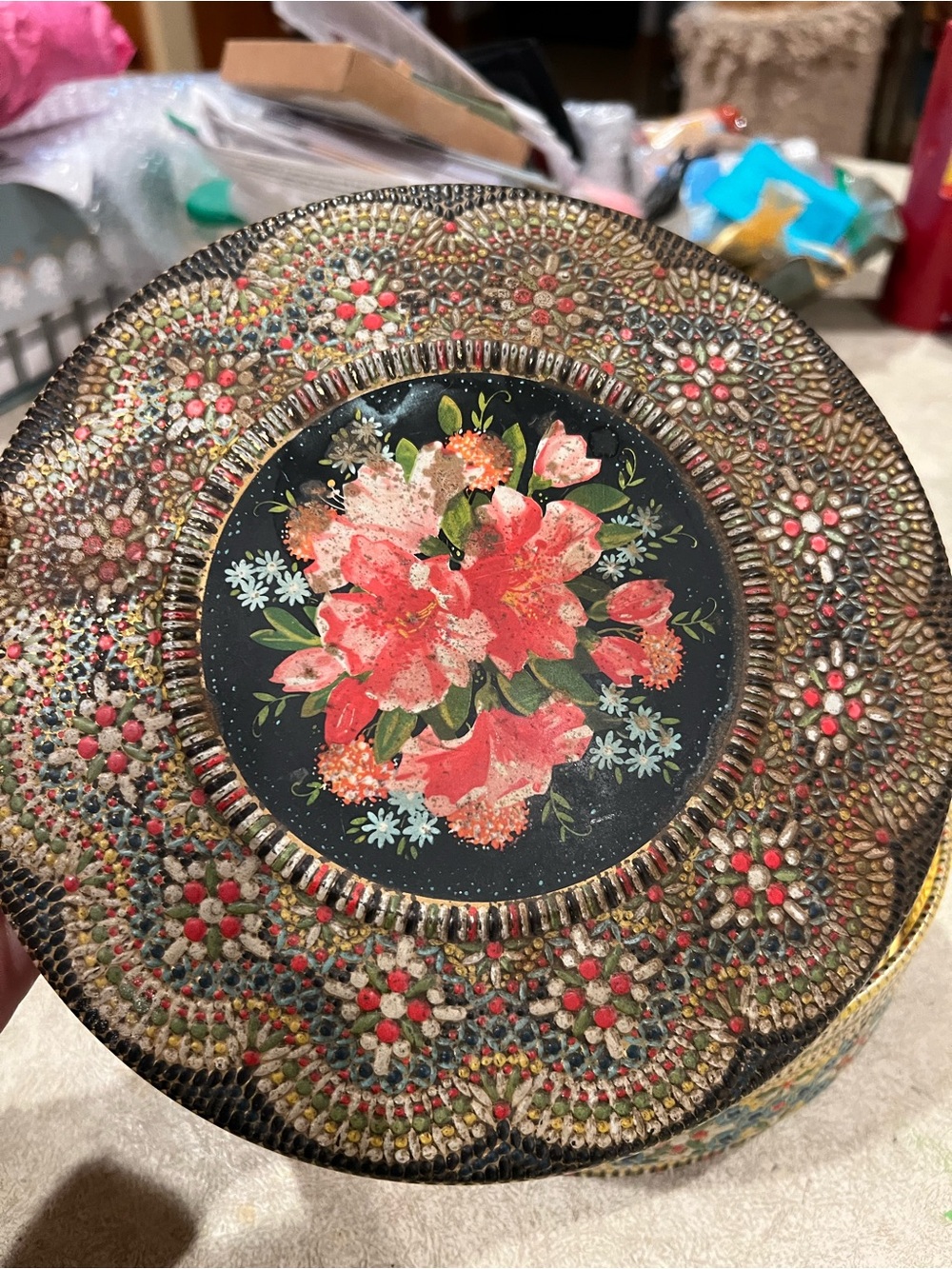Pretty metal tin